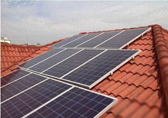 开云官方app下载站 农村用电根本不用花钱，买20张300瓦太阳能电池板，放在屋顶